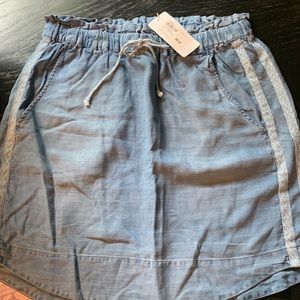 Evereve Cloth & Stone Dolphin Hem Skirt size Small. New